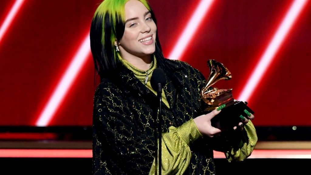 O Grammy 2020 concedeu a Billie Eilish as honras dos prêmios mais cobiçados do evento (Reprodução: TNT)