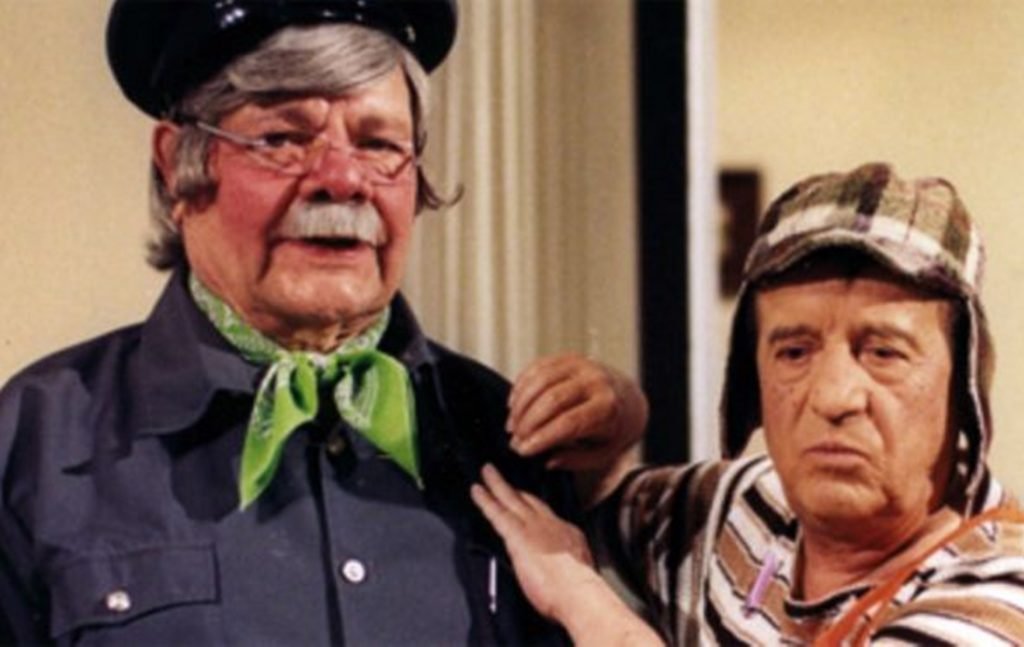 Raul Padilla e Roberto Gómez Bolaños em cena do seriado Chaves (Reprodução: Televisa S.A.)