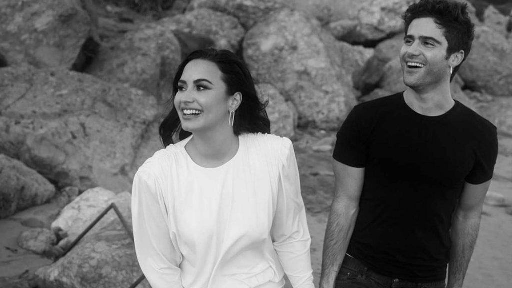 Demi Lovato e Max Ehrich rompem noivado após dois meses, diz revista