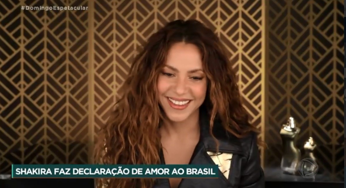 Shakira em entrevista ao Domingo Espetacular (Reprodução: PlayPlus)