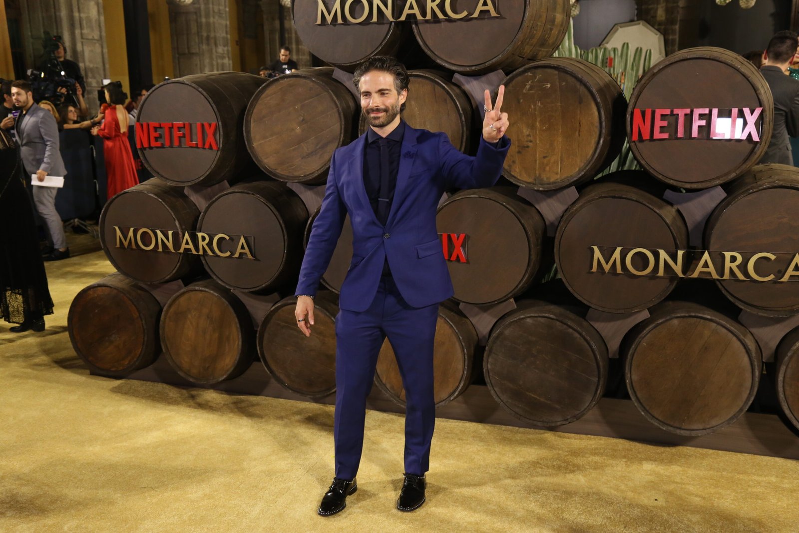 Osvaldo Benavides em première de Monarca, da Netflix (Divulgação: Netflix)