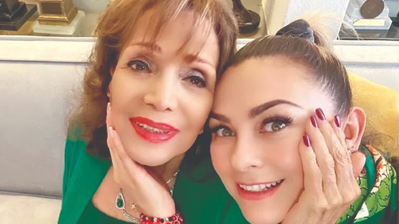 As atrizes mexicanas María Victoria Cervantes e Aracely Arámbula (Reprodução / Instagram)