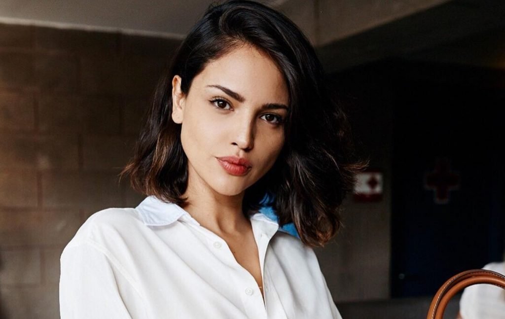Eiza González interpreta Nikki em Amores Verdadeiros (Reprodução: Instagram)