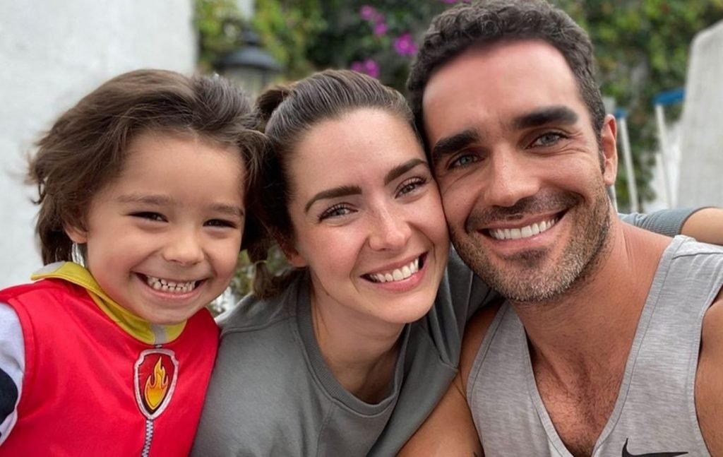 Marcus Ornellas, Ariadne Díaz e Diego, filho do casal (Foto: Instagram)