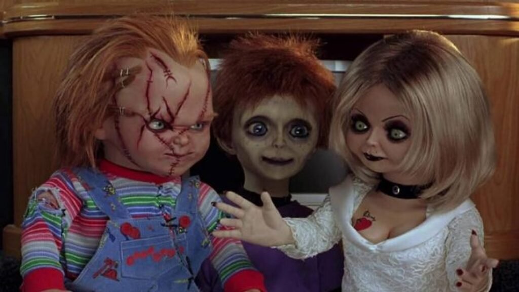 Chucky (Brad Dourif), Glen (Billy Boyd) e Tiffany (Jennifer Tilly) no filme O Filho de Chucky (Divulgação / Focus Features)