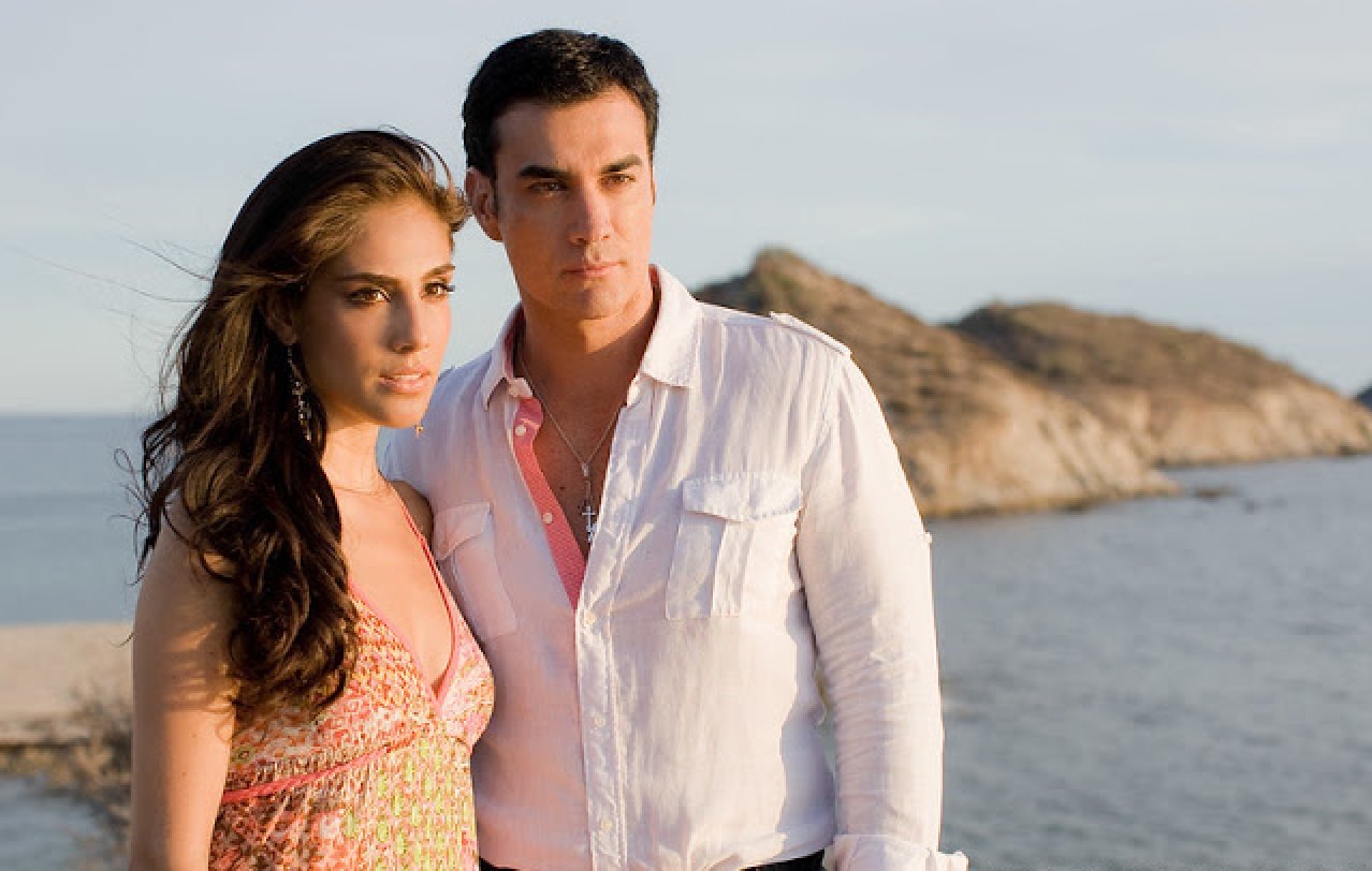 Sandra Echeverría e David Zepeda em A Força do Destino (Divulgação / SBT)