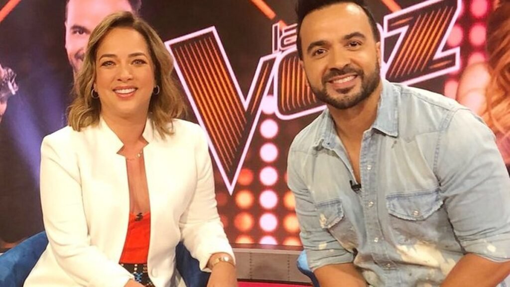 Adamari Lope e Luis Fonsi em reencontro ocorrido em 2019, na Telemundo (Reprodução: Telemundo)