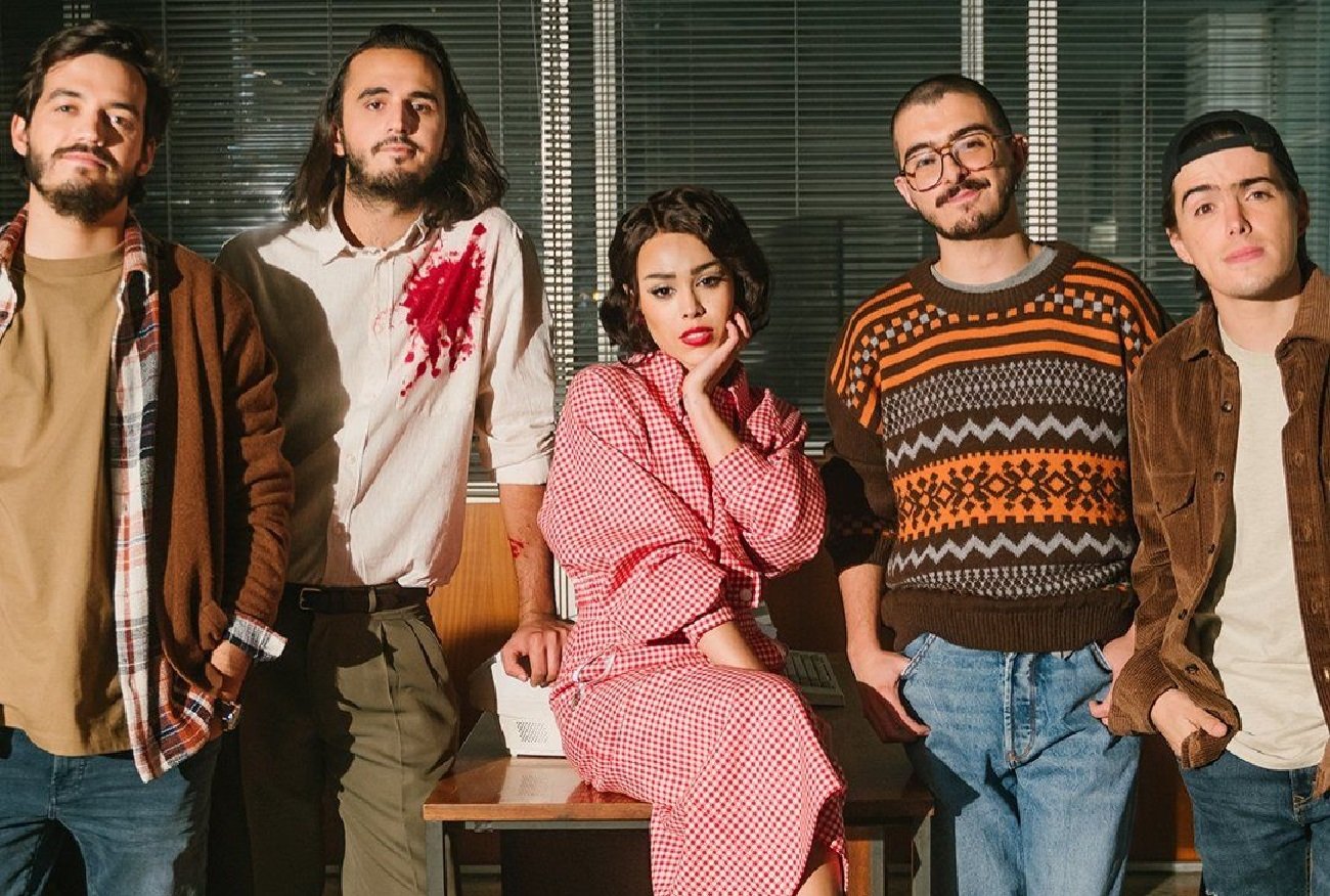 Danna Paola e os meninos da banda Morat (Divulgação)