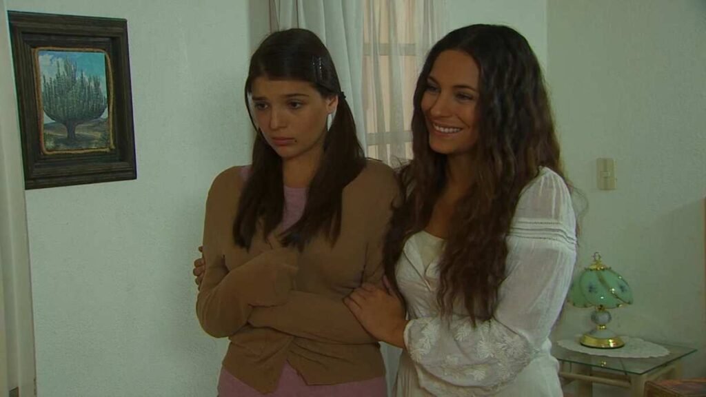 Gaby Mellado e Ana Brenda Contreras como Mudinha e Maricruz em Coração Indomável (Reprodução / Televisa)