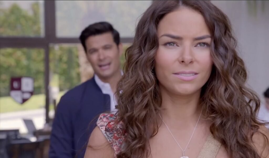 Alejandra Robles Gil como Ângela, a protagonista de Contigo Si (Televisa)